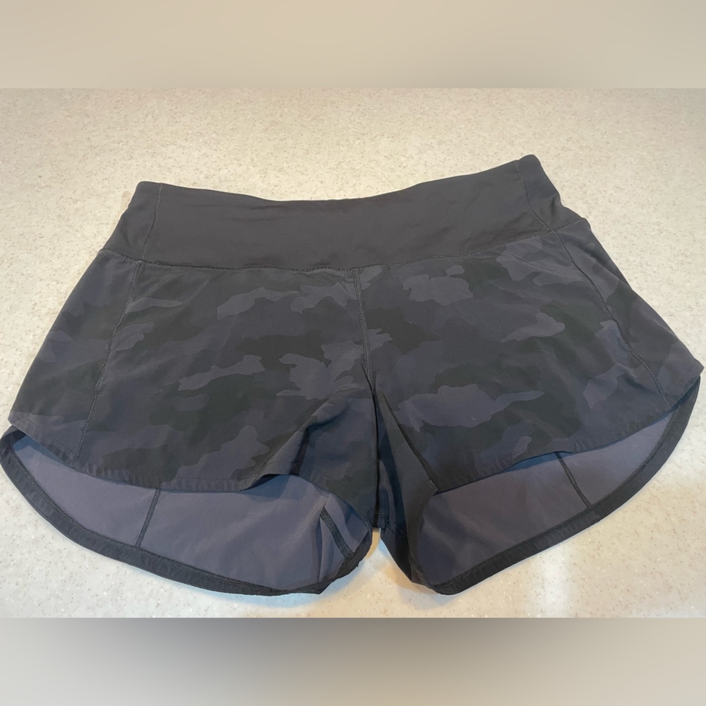 Lululemon size 14 Speed up Midrise Lined Short 4”